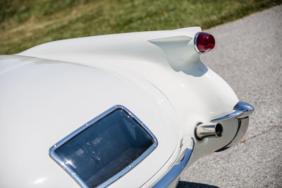 Детали экстерьера Chevrolet Corvette Polo White 1954 года  (фото 36 из 40)